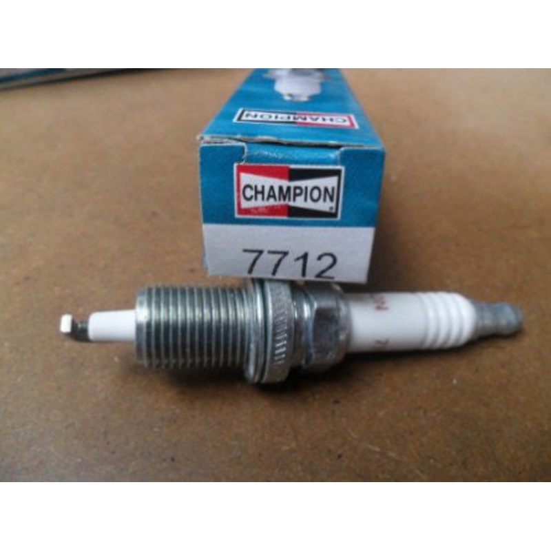 Evinrude Johnson Champion Spark Plug 7712